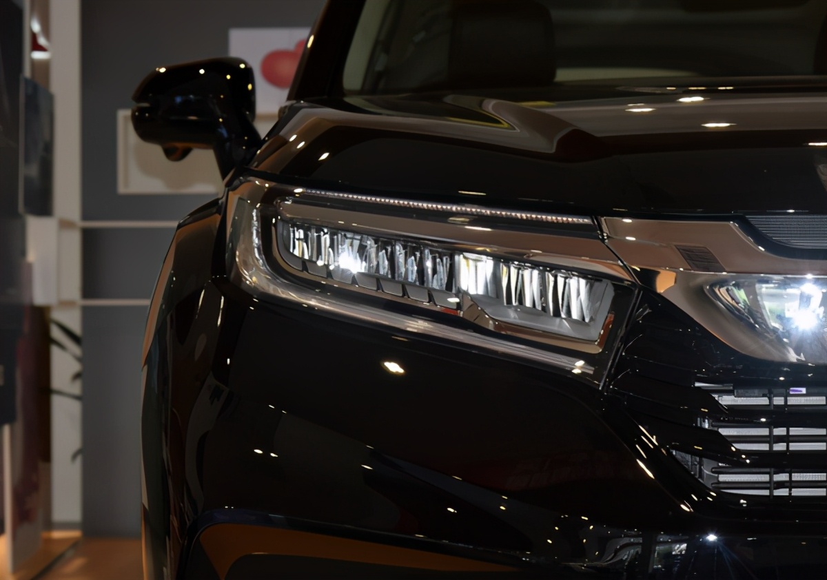 本田冠道，轴距2820毫米，7.8秒破百，大块头也跑得快