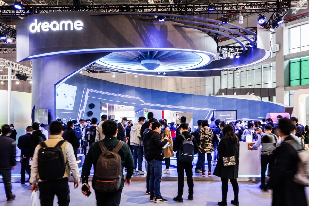 追觅年度旗舰新品无线吸尘器V16全球首发，携全系产品打造科技盛宴