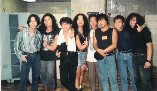 从保安到“摇滚教母”，二手玫瑰梁龙都经历了什么？