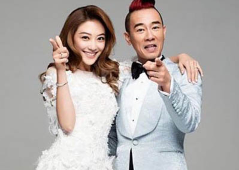 陈小春忘记婚纱照还认错儿子，应采儿皱眉苦笑，网友：要跪搓衣板