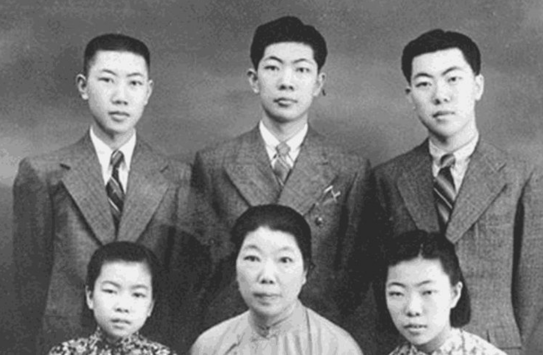 蒋介石不顾情面过河拆桥，杜月笙大呼："蒋介石，你把我当夜壶！"