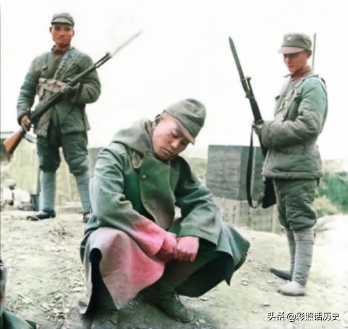 十一张抗战时期的日军俘虏老照片，被俘后的日寇态度傲慢且不服气