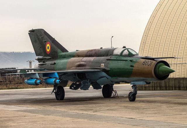 美军王牌飞行员被19岁志愿军击落，被俘后越狱，还假扮苏军偷飞机