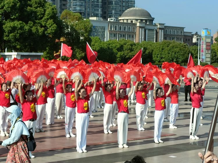 舞动湘潭”万人同跳大型排舞展演湘潭主会场启动活动圆满成功