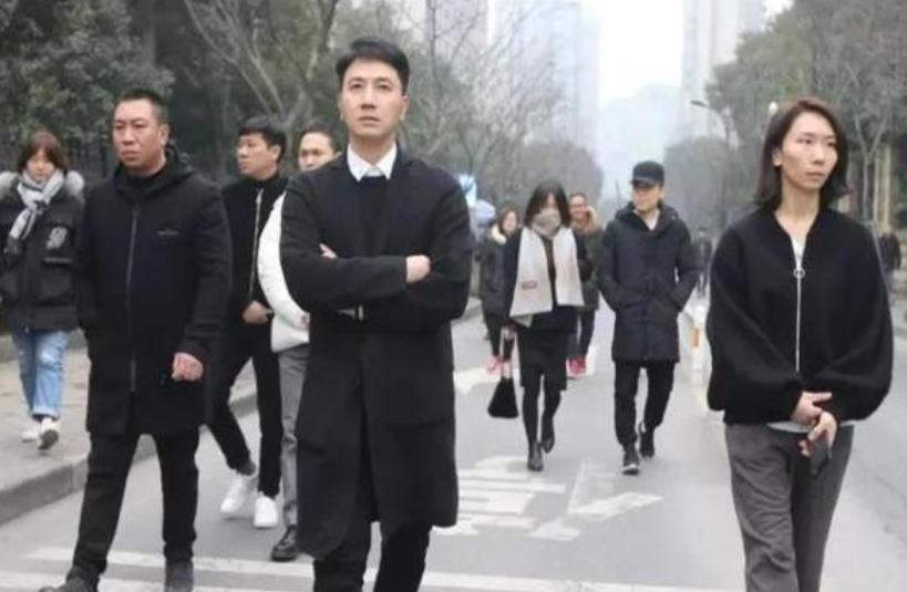 啥情况？曝林生斌与女儿罕见露面，女儿暖暖已经长大了不少