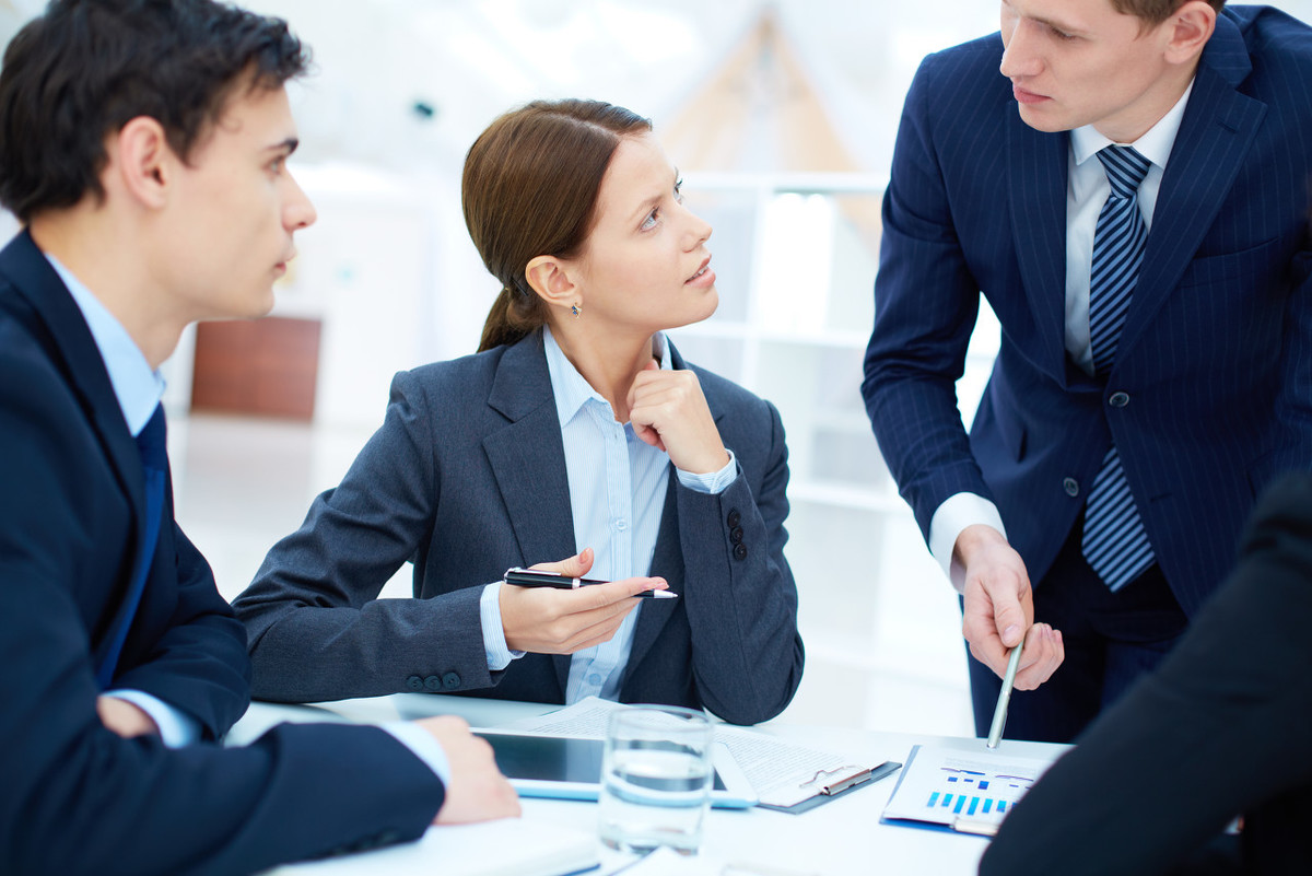 阿里员工逼59岁母亲去扫大街，众人纷纷骂不孝，