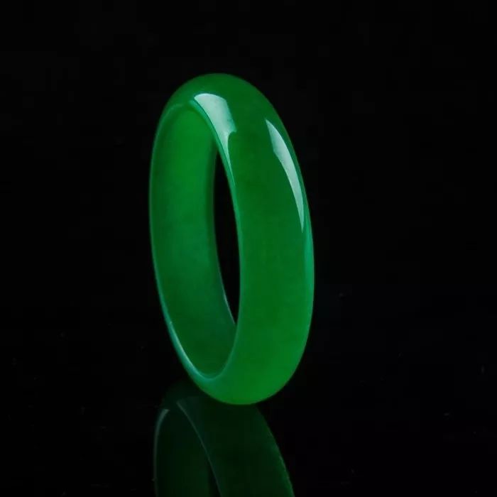 黄渤也是翡翠行家！60000买的翡翠手镯现已升值至百万元！