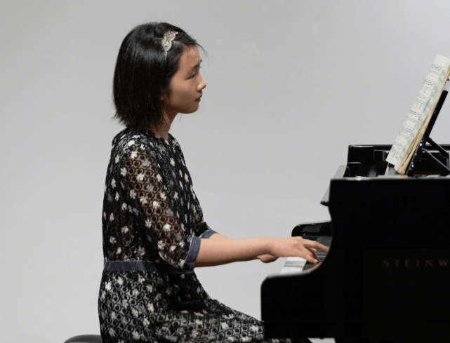 太过分！15岁黄多多被造谣行为不端被开除，校方辟谣、黄磊报警