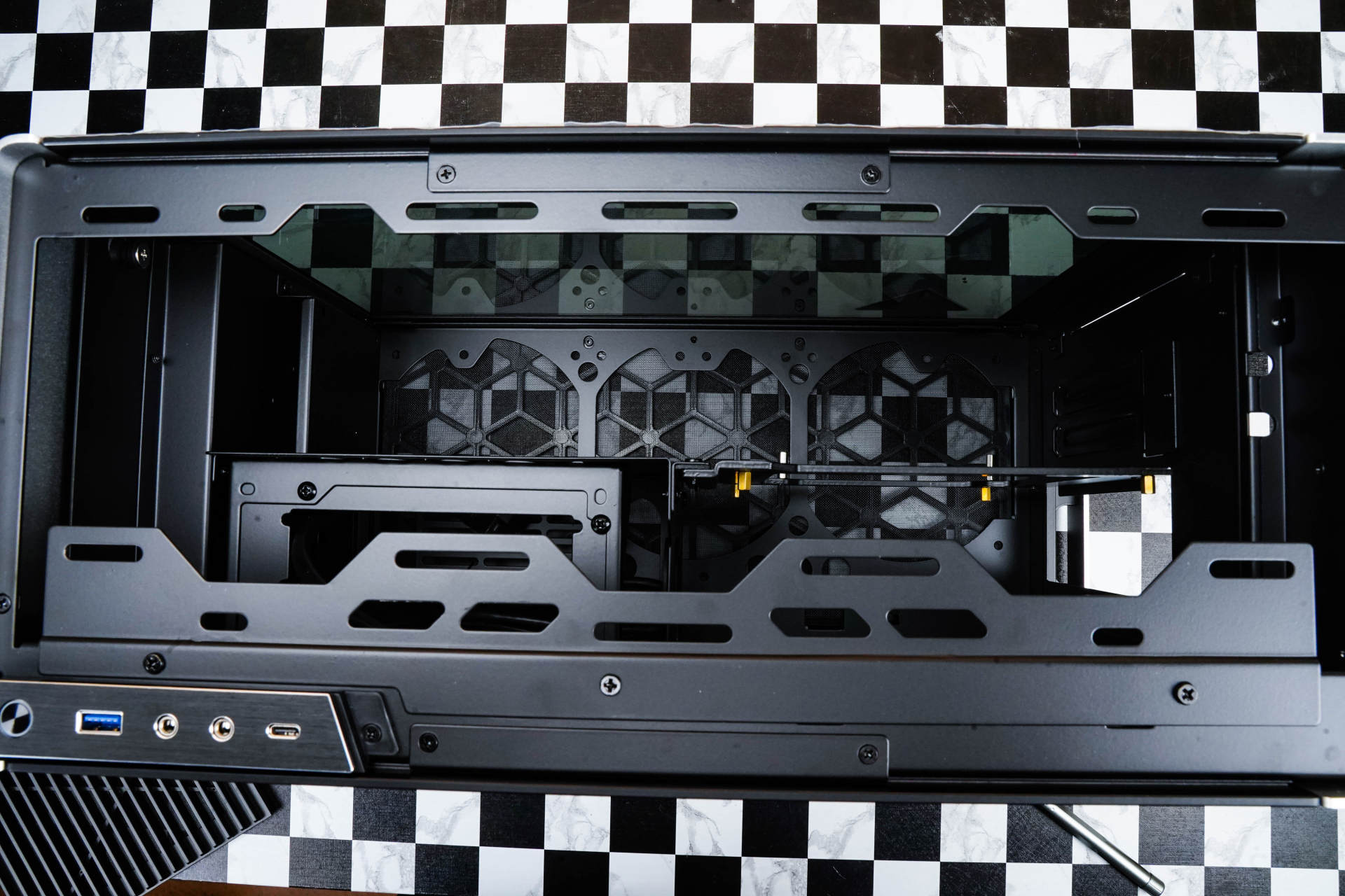 办公电脑也要高颜值，帮闺蜜组装电脑，我自己却爱了