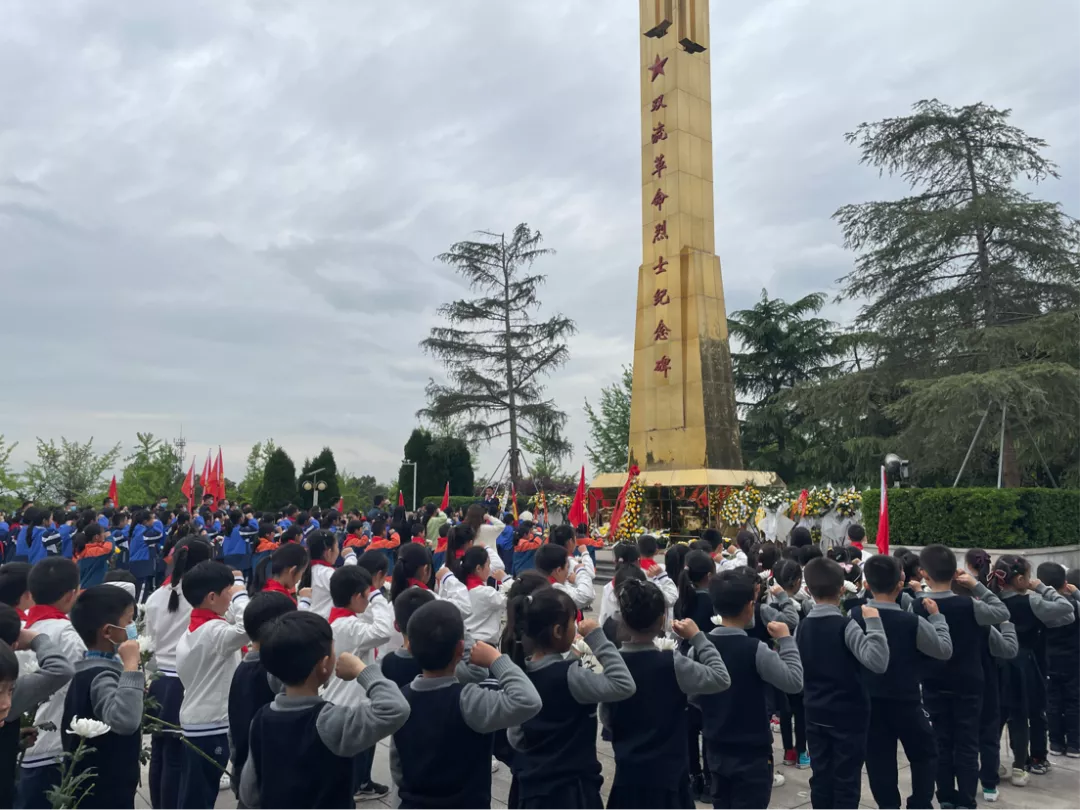 天府新区元音小学少先队清明祭英烈活动