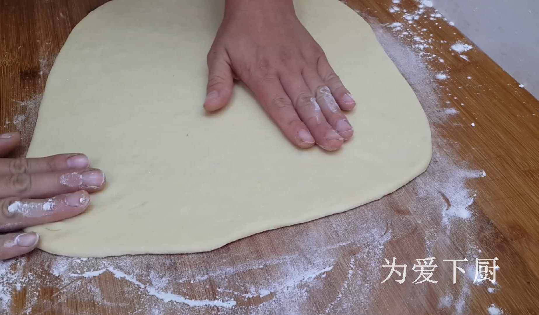 2個雞蛋，半斤麵粉，鍋裡炸一炸，鬆軟又香甜，比麵包油條還好吃