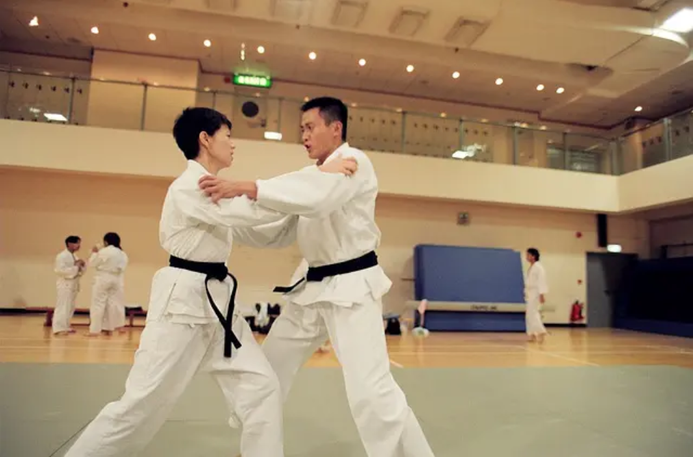 《陀枪师姐2021》被一群中年大叔大婶油腻到，港