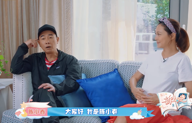 应采儿挺“孕肚”录节目，化妆拒绝涂口红，这才是当孕妇的样子