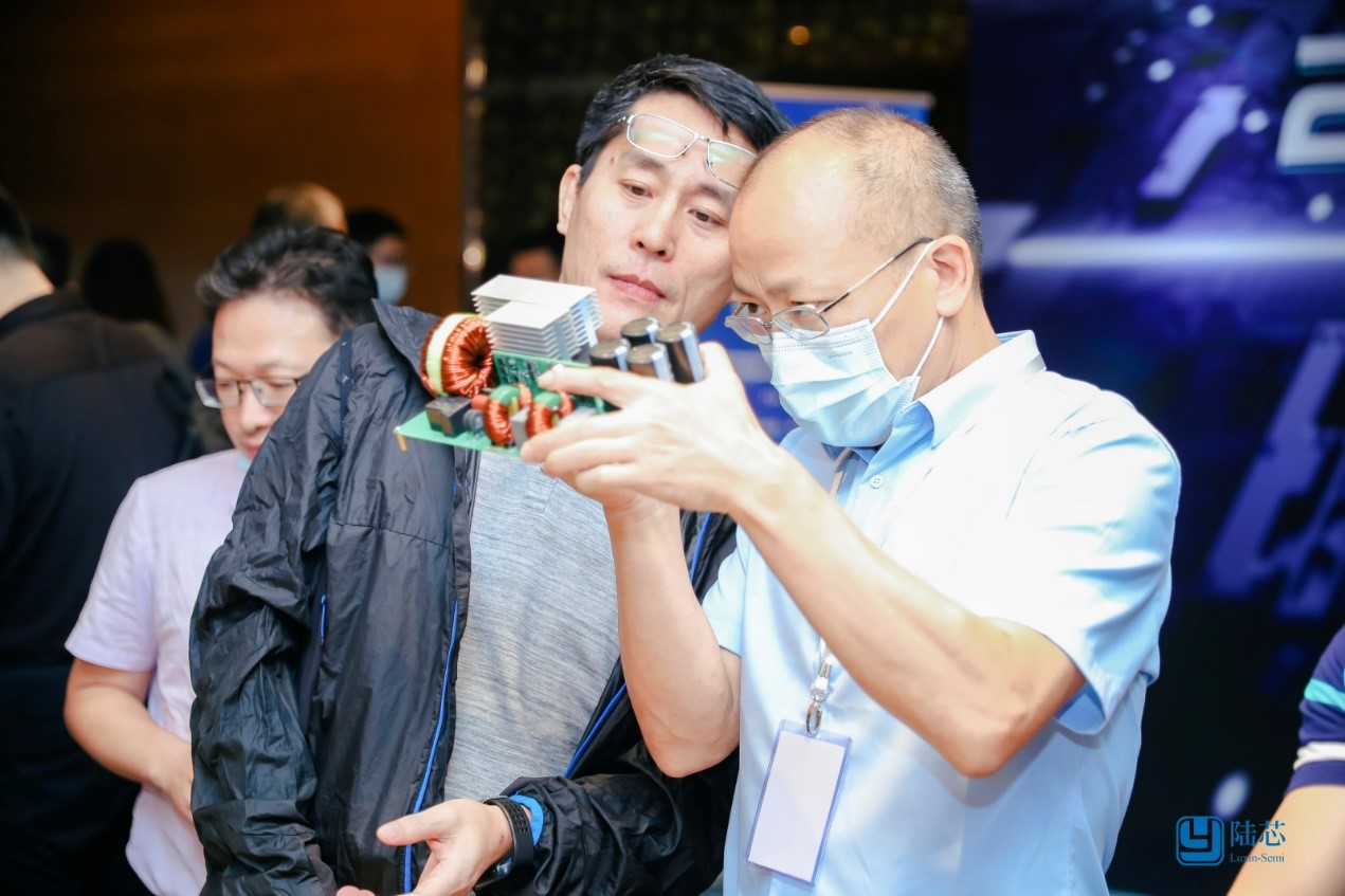 �Ϻ��㷢����������Ʒ������ ���Ƽ����������ʰ뵼�塱��ҵ����