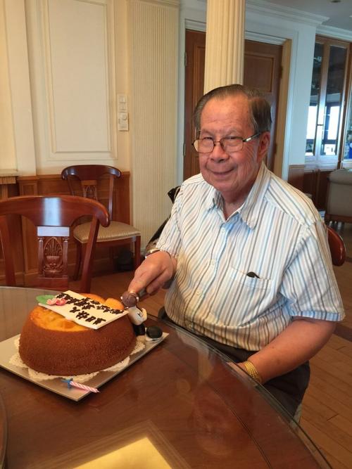 李嘉诚一生背后的文将武将，有人年薪10亿，有人