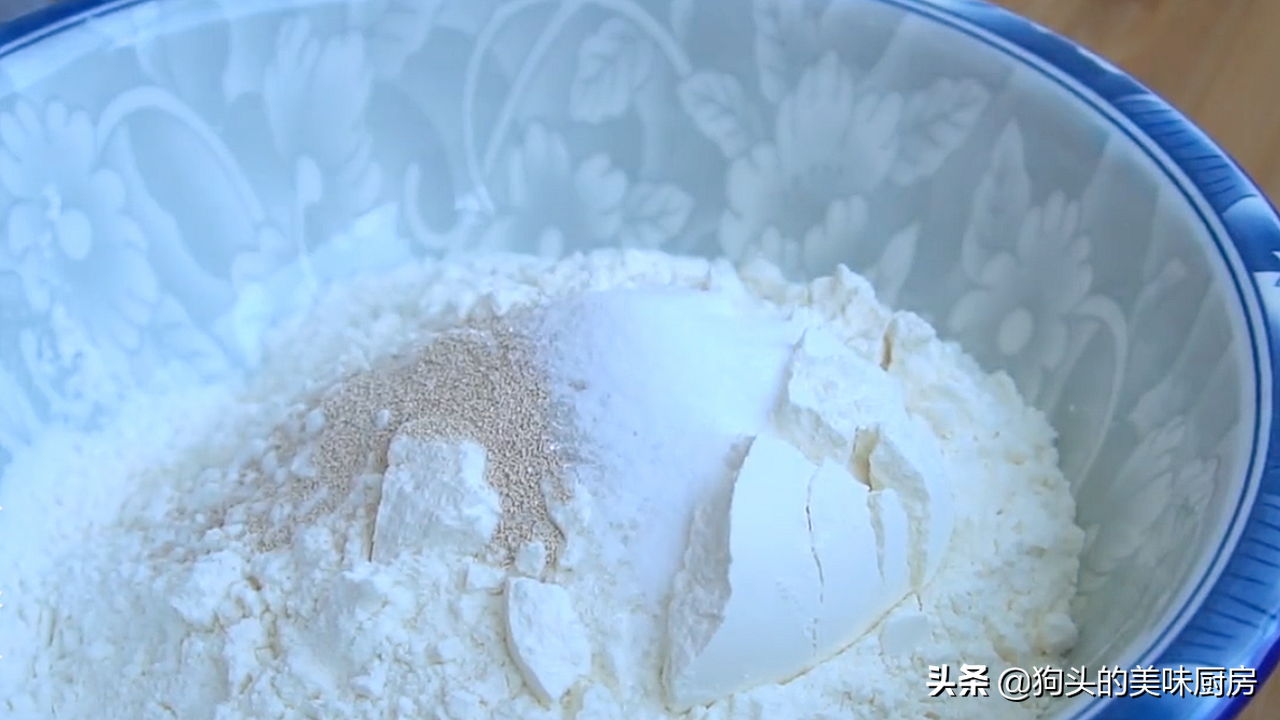 麵粉好吃的做法，香酥鬆軟，蔥香濃郁，做法簡單，比油條好吃