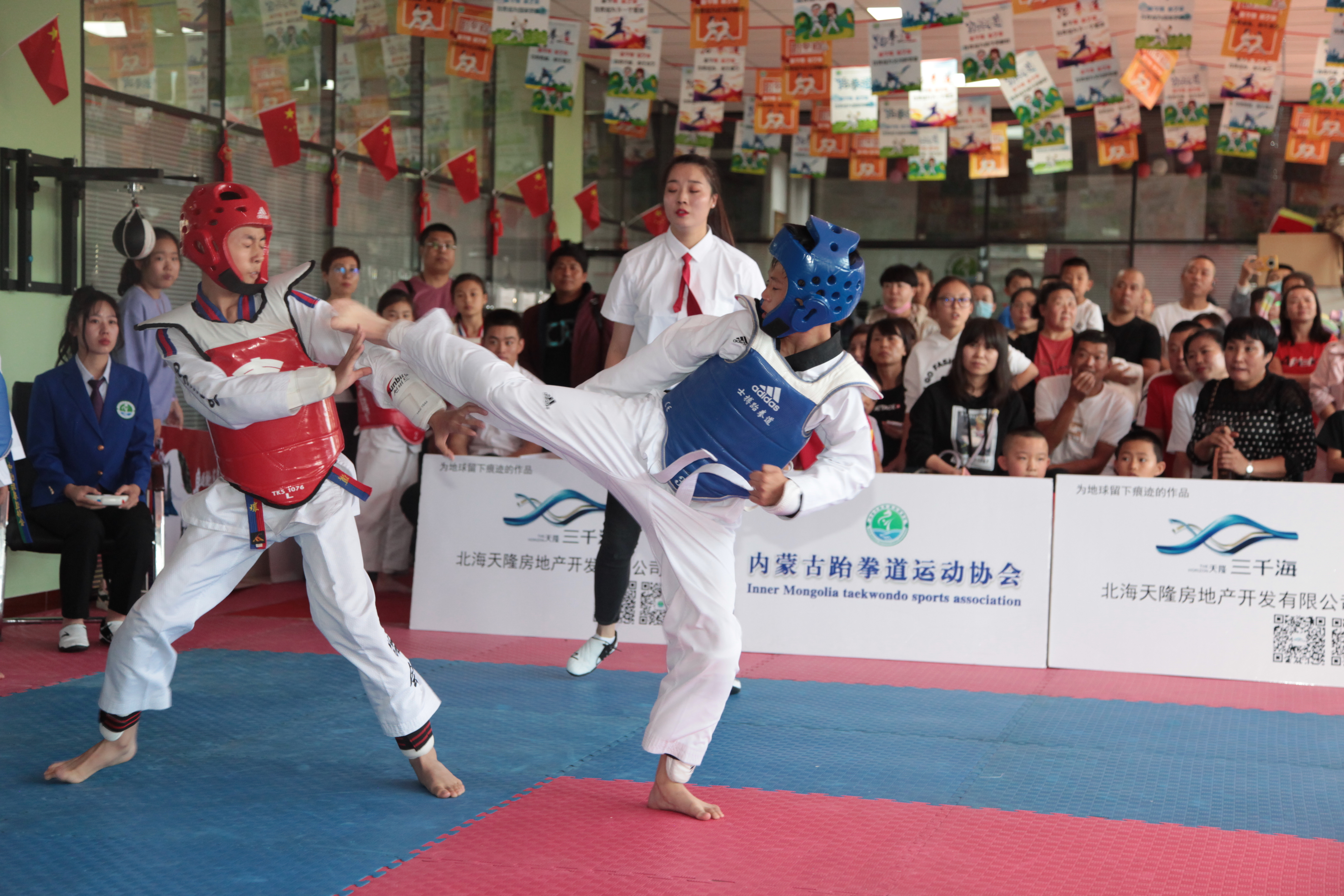 跆拳道|第二届内蒙古青少年体育夏令营暨跆拳道俱乐部联赛开赛 场面扣人心弦