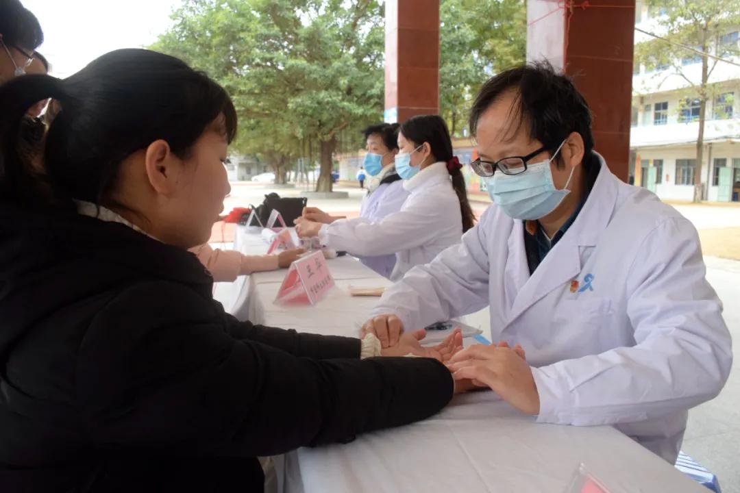 中医中药下乡 健康义诊暖心