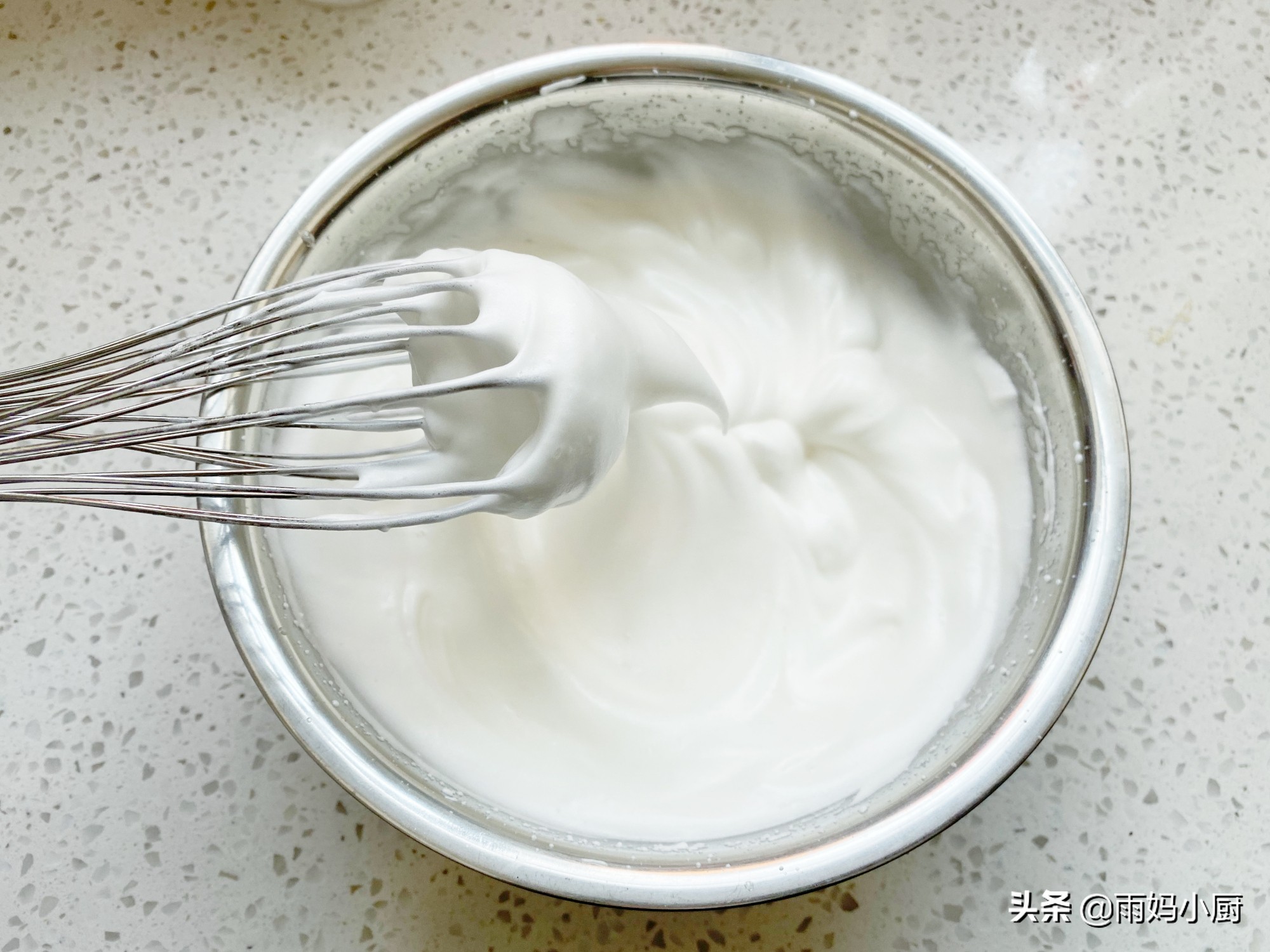 過年，想吃蛋糕自己做，1次成功不回縮不開裂，鬆軟美味又健康