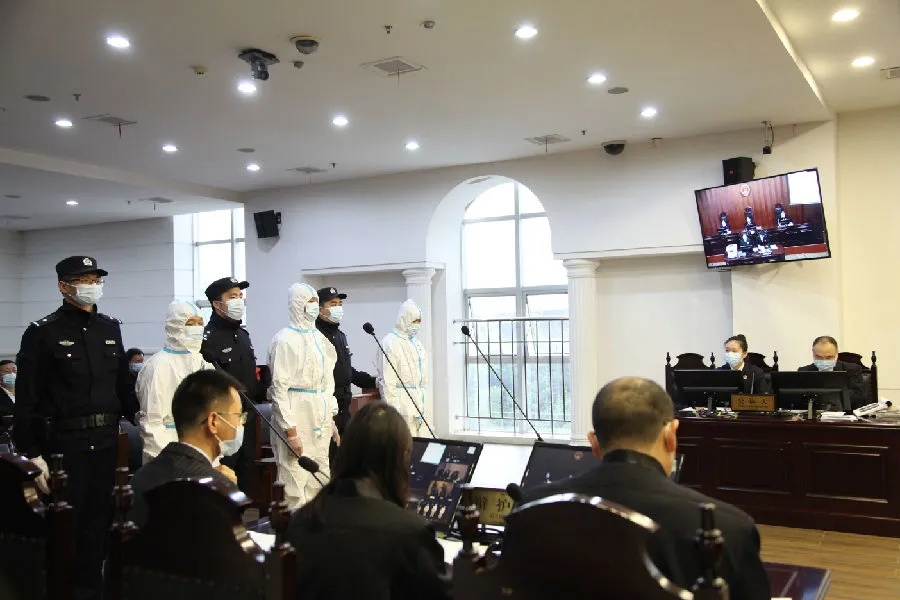 白鳍豚保护区内电拖网捕鱼，这伙人栽了｜今晚九点半