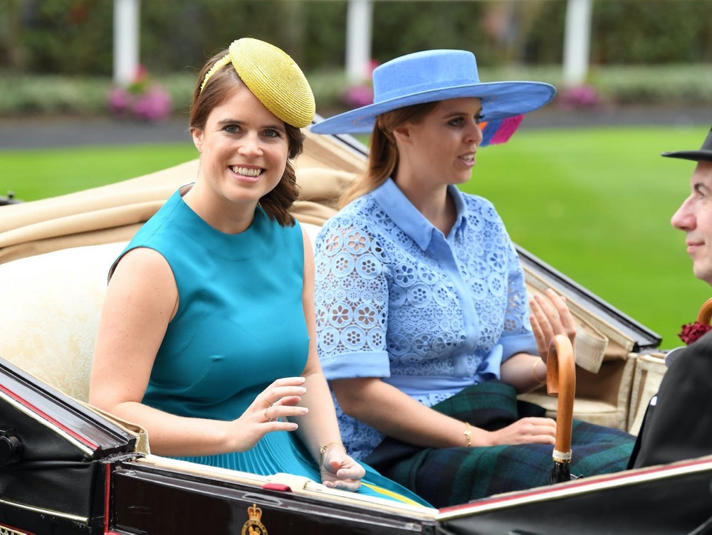 英王室帽子大赏：女王的典雅，戴妃的惹人怜爱，这两姐妹的太奇葩