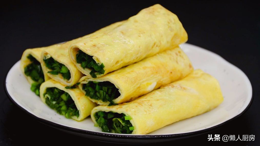不需要揉面，不加面粉，这样做的韭菜鸡蛋卷，吃着特香