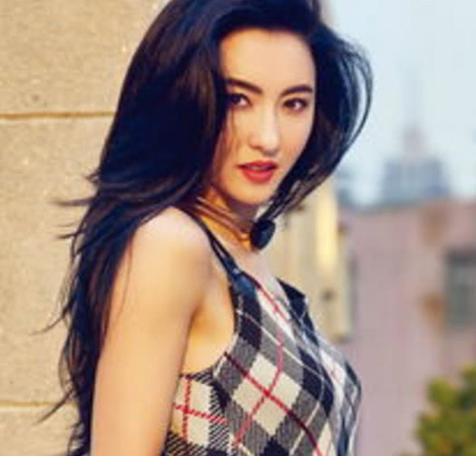 张柏芝晒大儿子近照，身高接近妈妈超有型，网