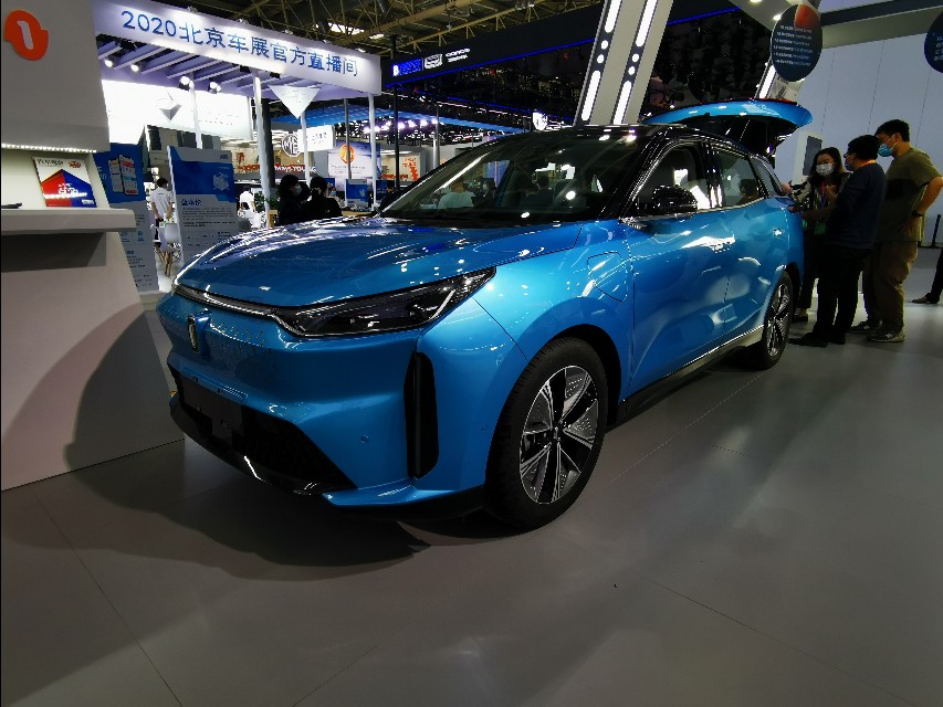 2020北京车展，奔腾纯电动SUV E01亮相