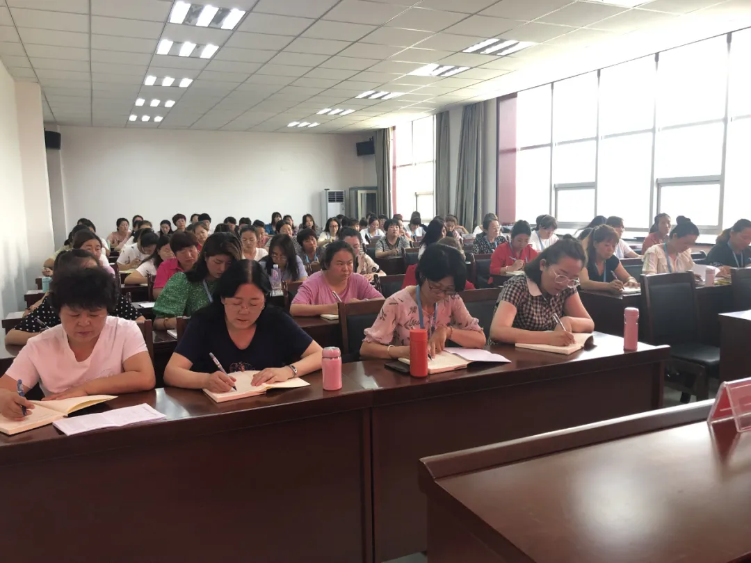 全省基层妇联组织成员（白银）示范培训班开班