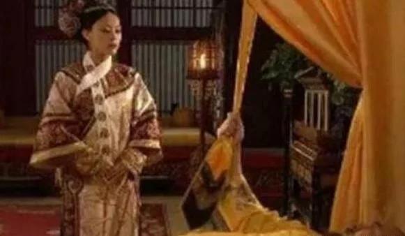 甄嬛传：甄嬛到死也不知，雍正死前用力拉扯“黄帘子”的真正原因