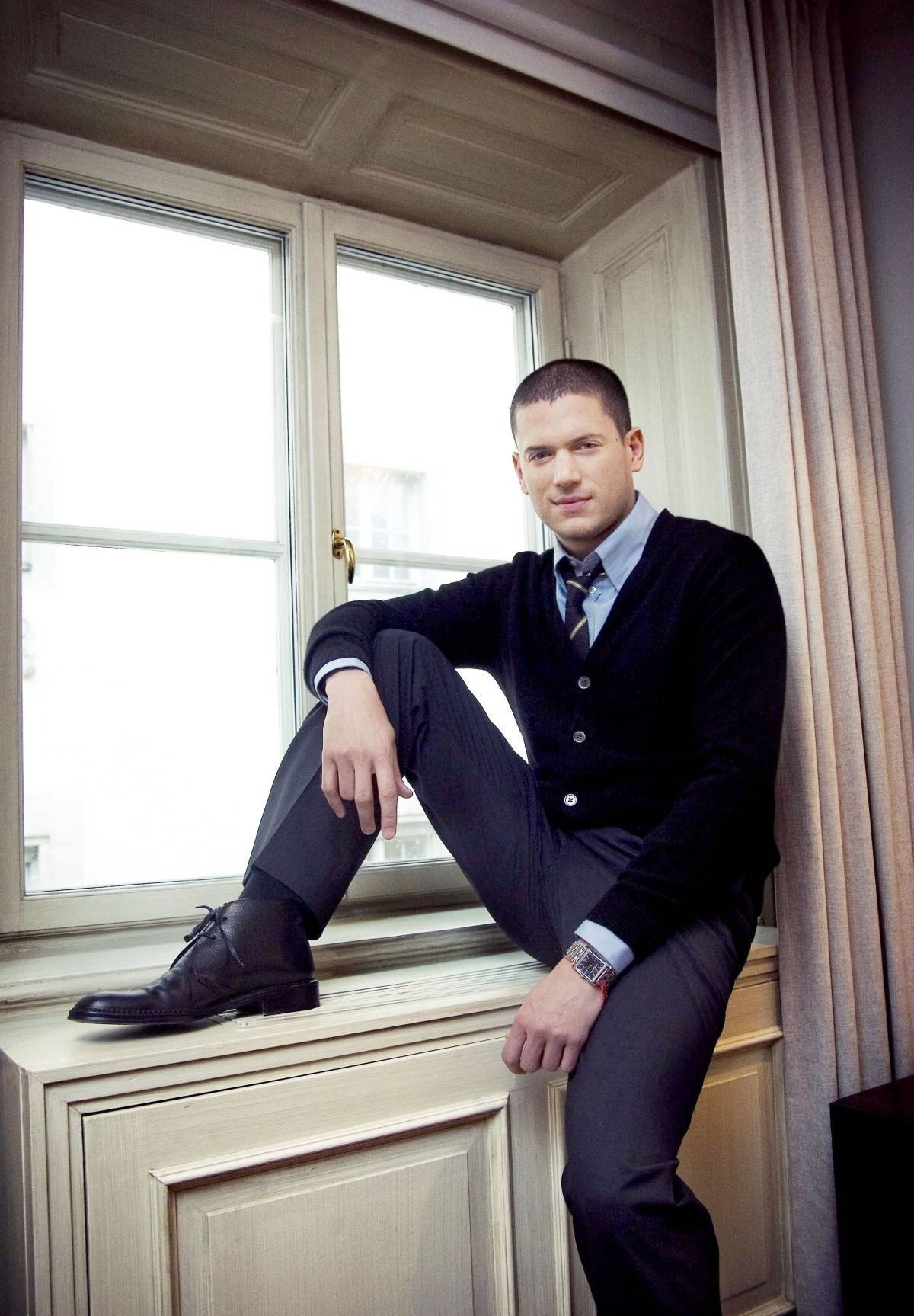 越狱男主米勒患孤独症,精神小伙变成沧桑大叔 - 邻友圈