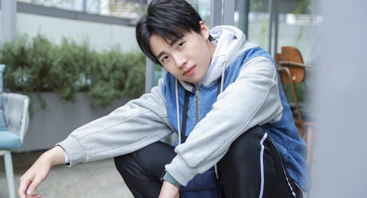 郭麒麟主演电视剧《赘婿》，实力派张若昀成客