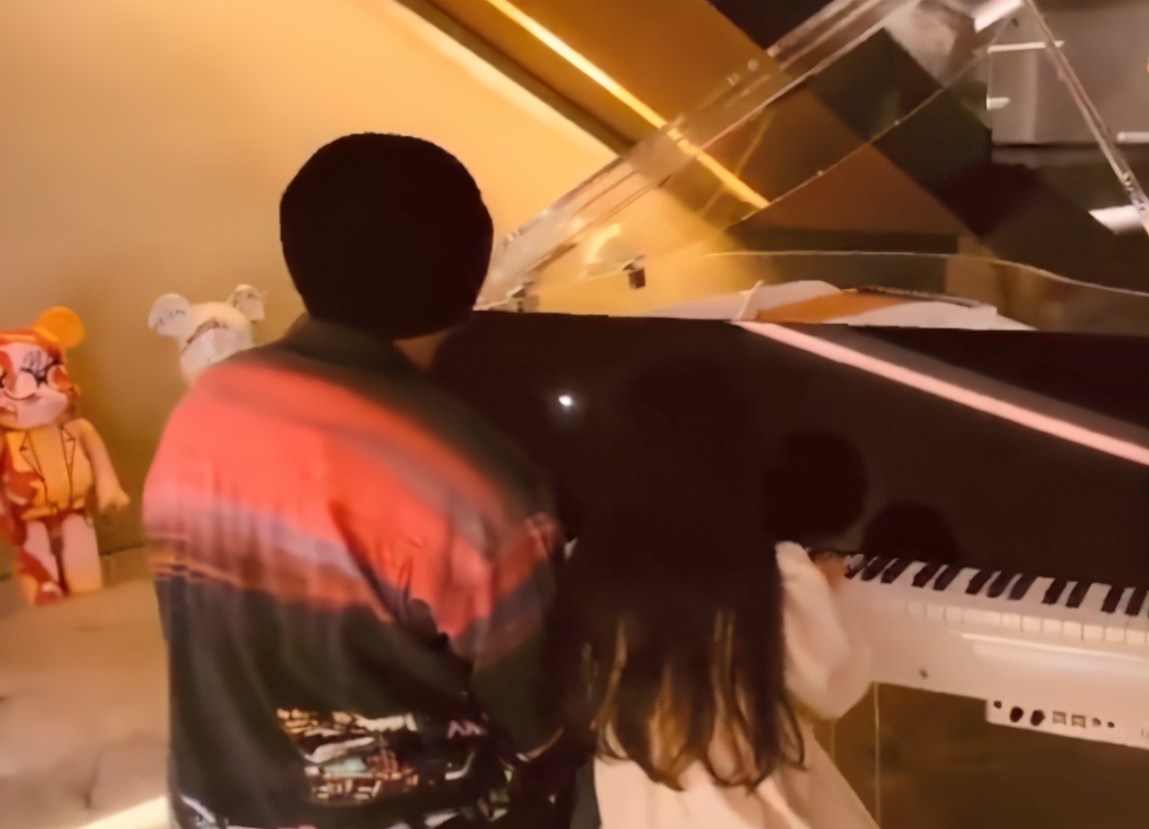 昆凌晒女儿写的英文诗，华美又细腻，赞海瑟薇浪漫基因来自周杰伦