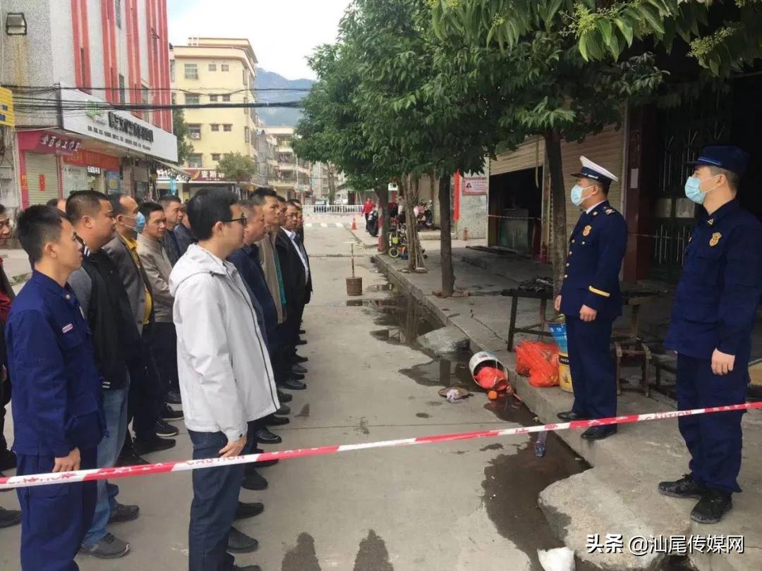 汕尾一店铺凌晨发生火灾