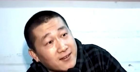 何云伟，就这样改写了他的结局，午夜梦回时是