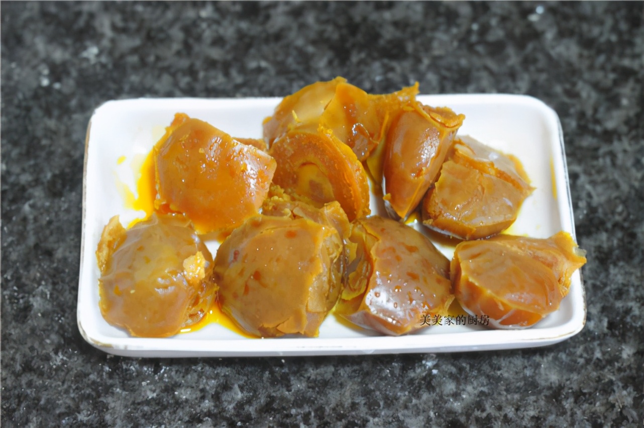 做烧卖时，只懂炒糯米饭可不行，多加1样食材，起沙味香浓