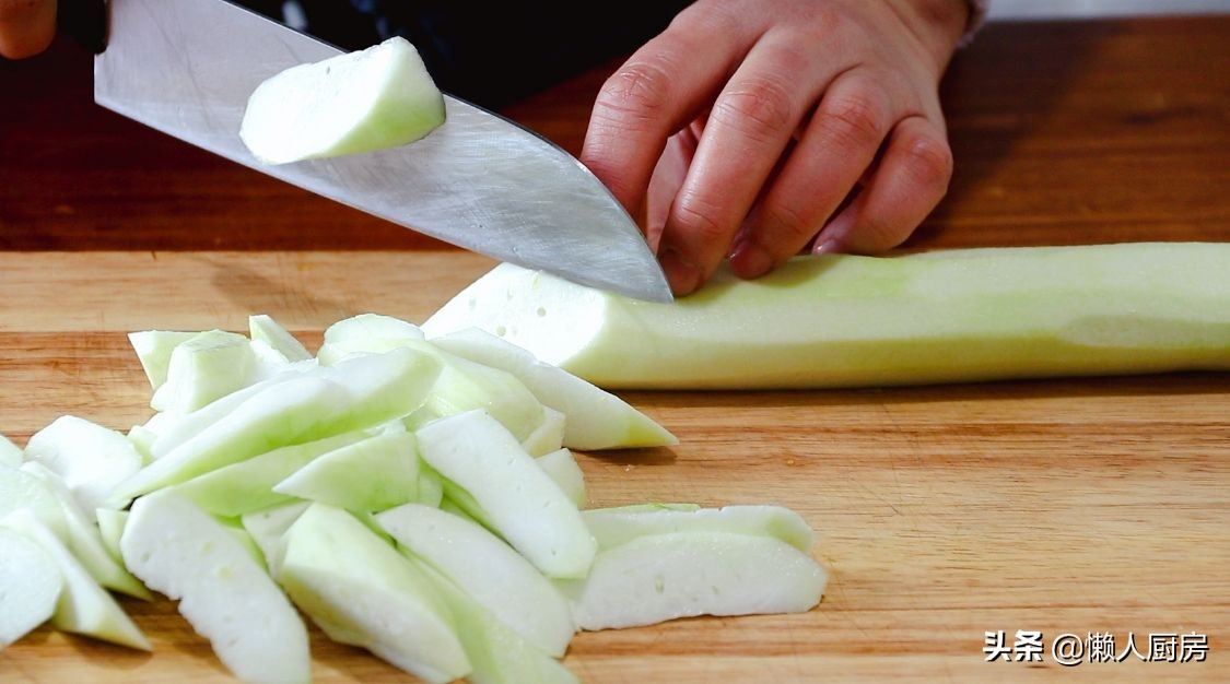 這是快手家常菜絲瓜炒肉片，豬肉這樣上漿，吃著嫩滑