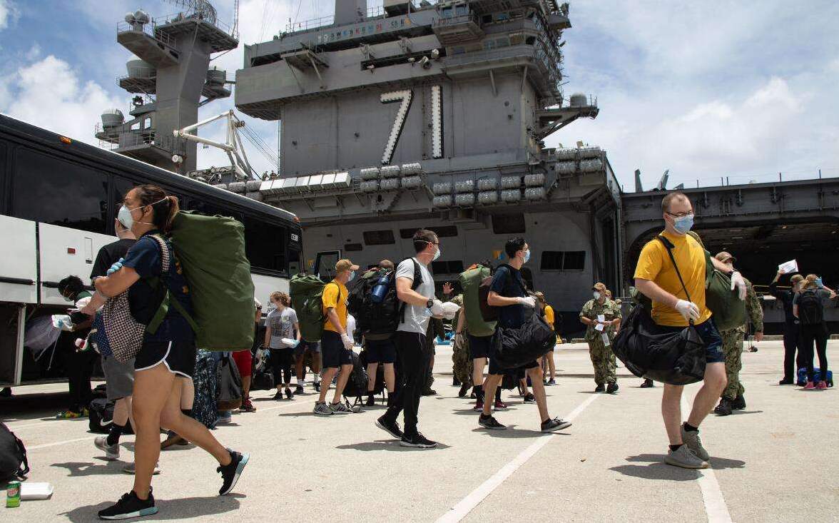 不顾疫情扩散，美军舰又前来南海挑衅，期间作
