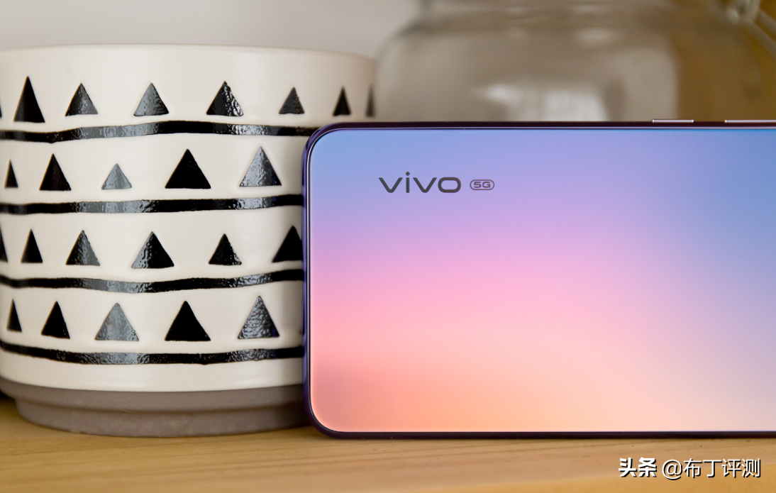 觉得像在开启“生日礼品”，vivo S7的入门初尝填满意外惊喜