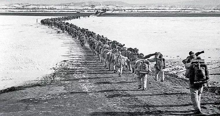 南朝鮮軍一個團進至鴨綠江邊，朝中國境內開炮，毛澤東：務必全殲