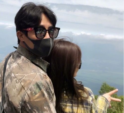 Du Chun is basked in and the wife closes according to! 