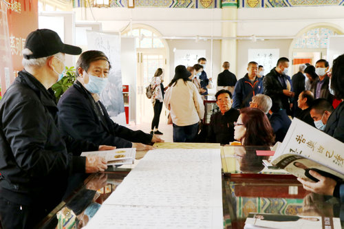 高源—?jiǎng)?chuàng)新“快樂數(shù)碼書法”成果展在北京中山公園隆重舉行