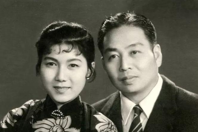 从被拐卖幼童到蜚声天下的名人，新凤霞为啥能扼住命运的咽喉？