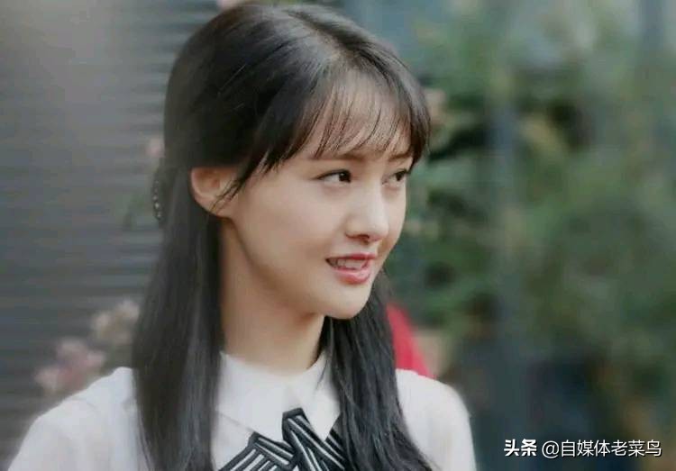 郑爽连连登上热搜，斩获首个大中华区代言人，