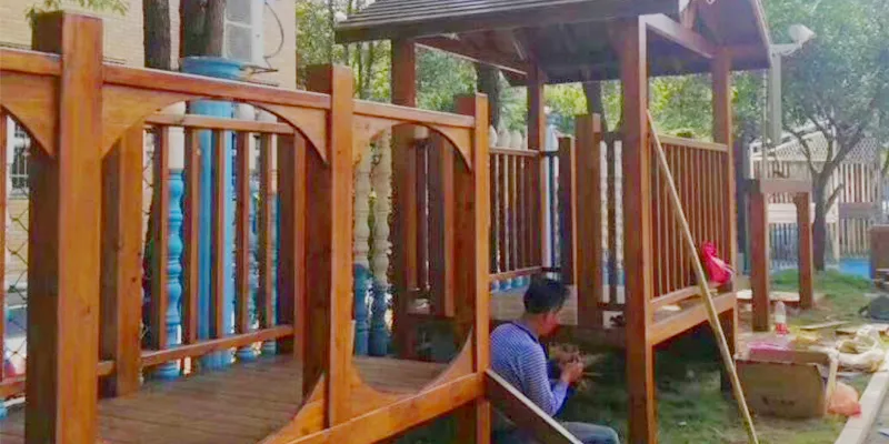 木蠟油涂裝幼兒園戶外木制設(shè)施