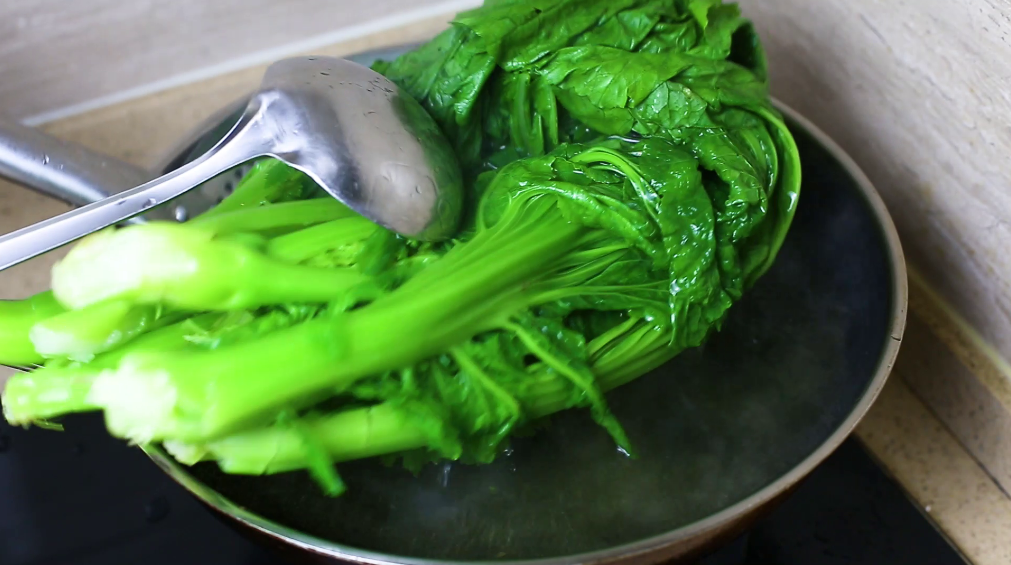 图片[4]-制作酸菜的简单做法 腌制3天就能吃 脆爽可口-起舞食谱网