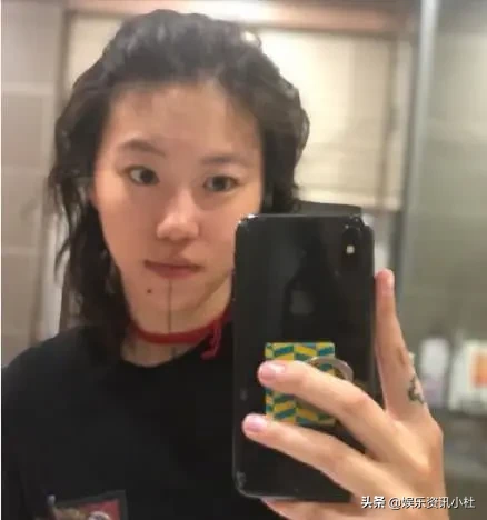 22岁女星自杀身亡，王菲女儿窦靖童感同身受，发