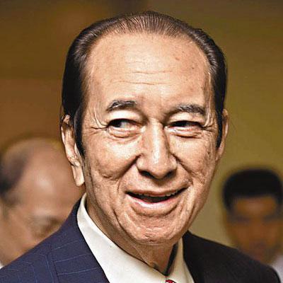 98岁赌王何鸿燊官宣离世，4个老婆十多个孩子，