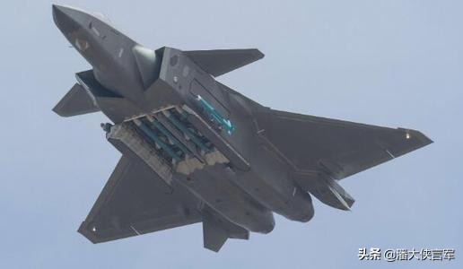 一个头盔等于一辆百万豪车，解析换装新型头盔