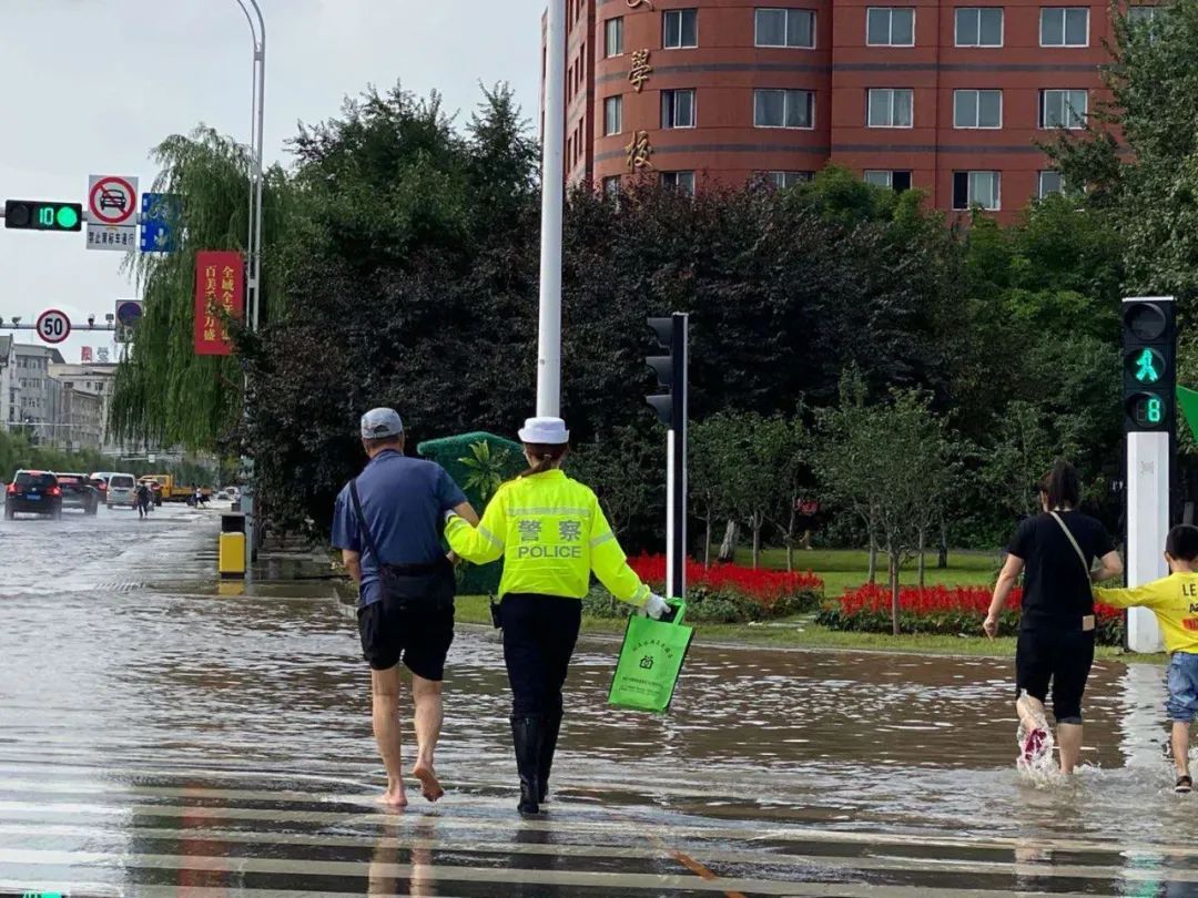 重庆|闻“汛”而动，梅河公安风雨中守护这座城！